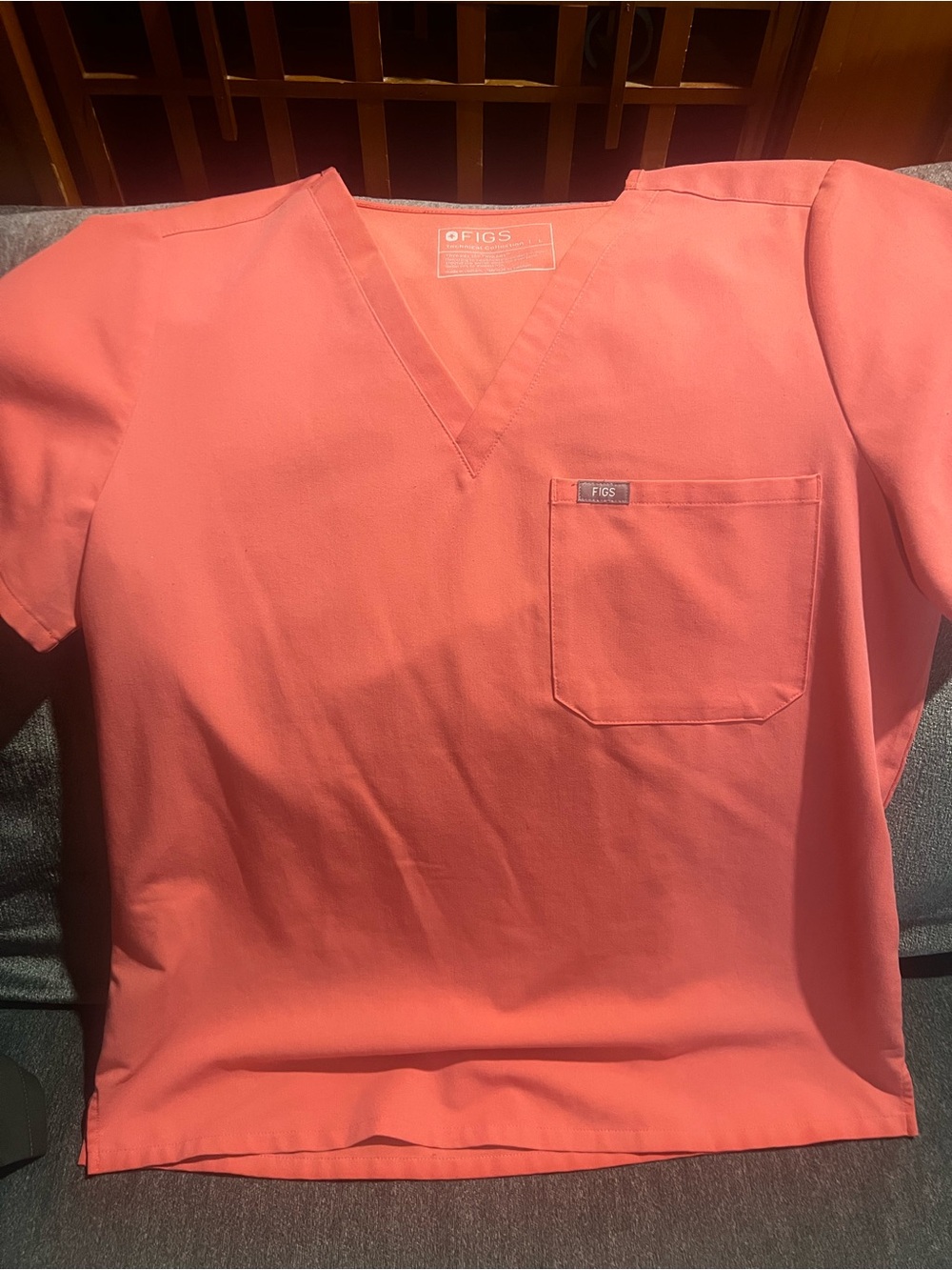 Figs women’s V-Neck Top - Coral